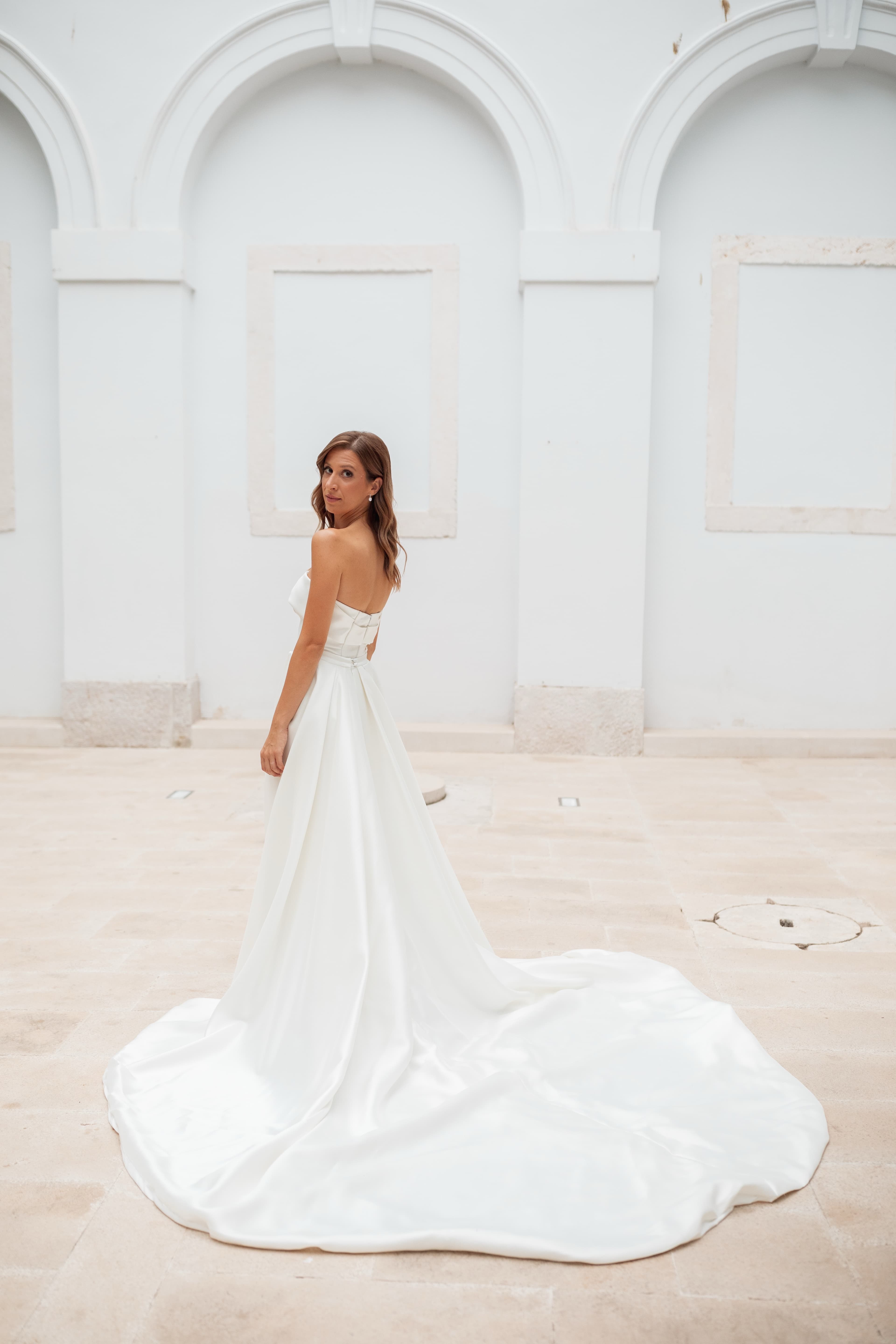 Bridal makeup — haljina s vlakom